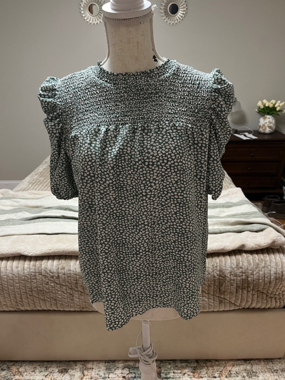 Green print shirt sleeve blouse - size small